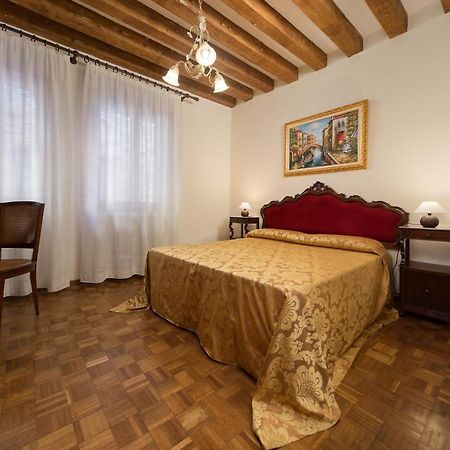 Apartamento At 2 Minutes From San Marco Square Venecia Exterior foto