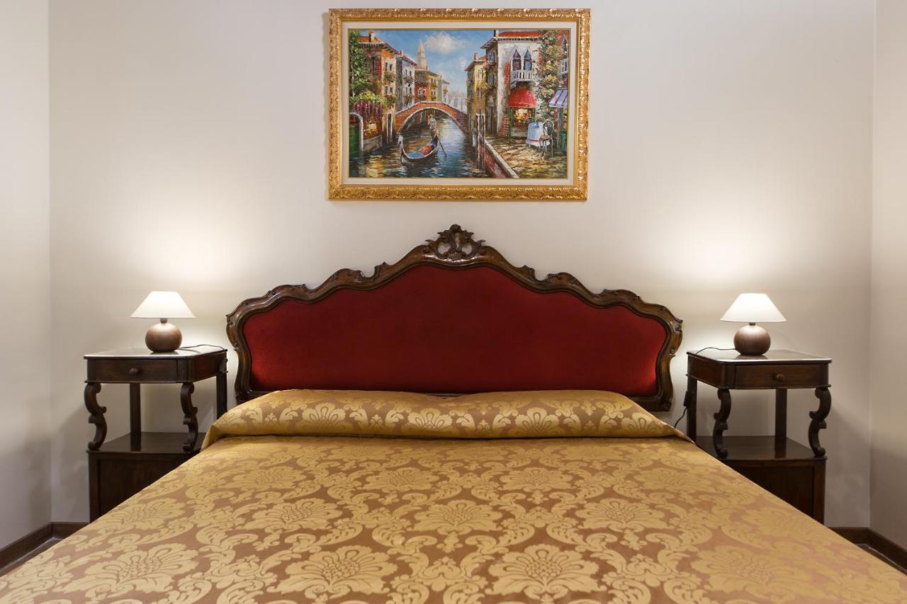 Apartamento At 2 Minutes From San Marco Square Venecia Exterior foto